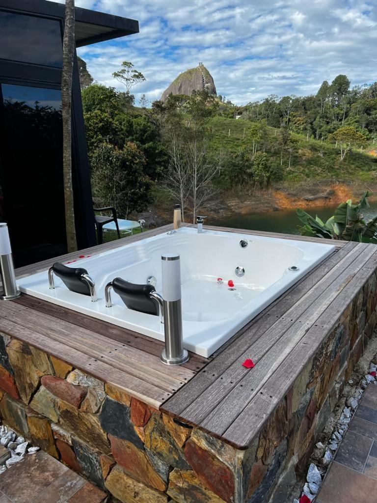 Cabana Privada Sin Prisa "Not Rush" Preciosa! Con Jacuzzi, Vista Y Acceso Directo Al Embalse, Vista A La Piedra , Deporte Acuatico Paddle Board And Breakfast Incluidos ! Imperdible Guatapé Extérieur photo